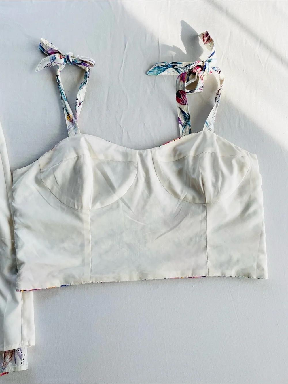 Like new Steve Madden 2 piece matching floral skirt + crop top set. Sz M/L.